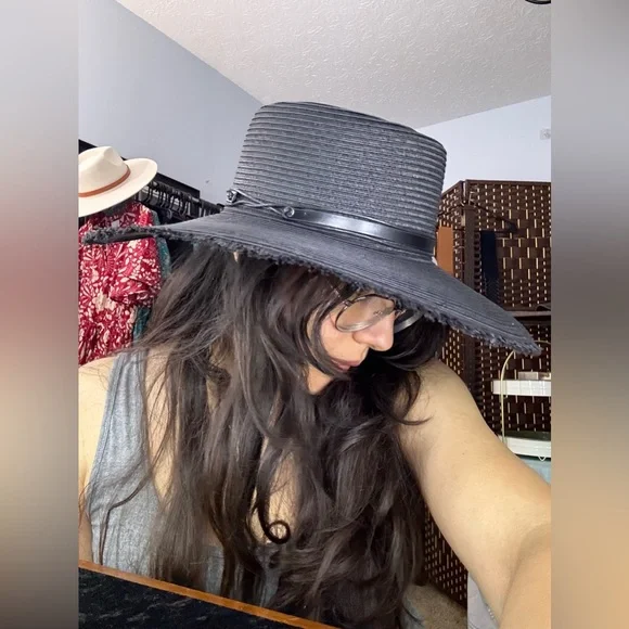 Stylish Black Wide-Brim Hat - Picture 6 of 6